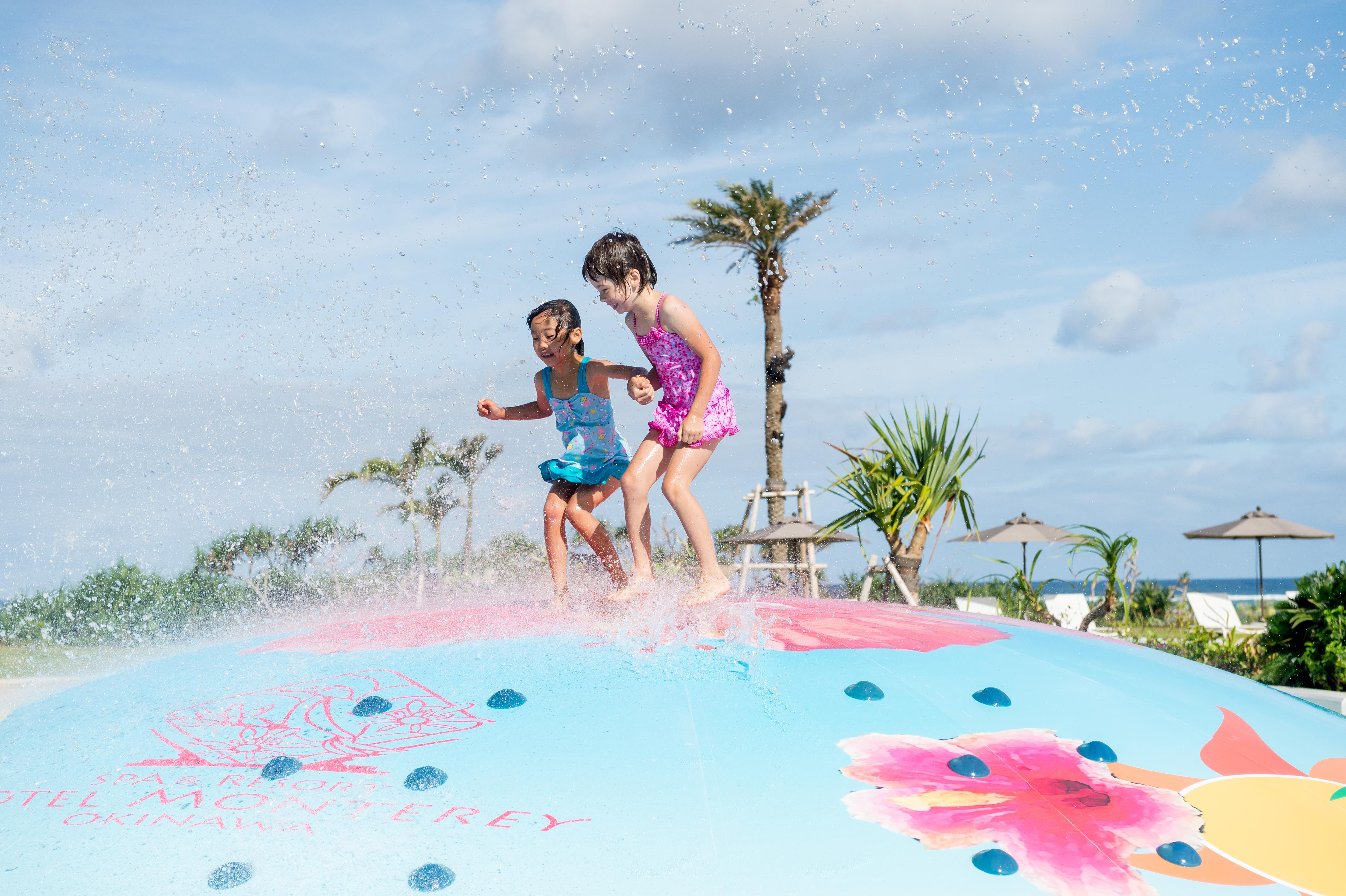 Hotel Monterey Okinawa Spa & Resort Onna Exterior foto Splash Island