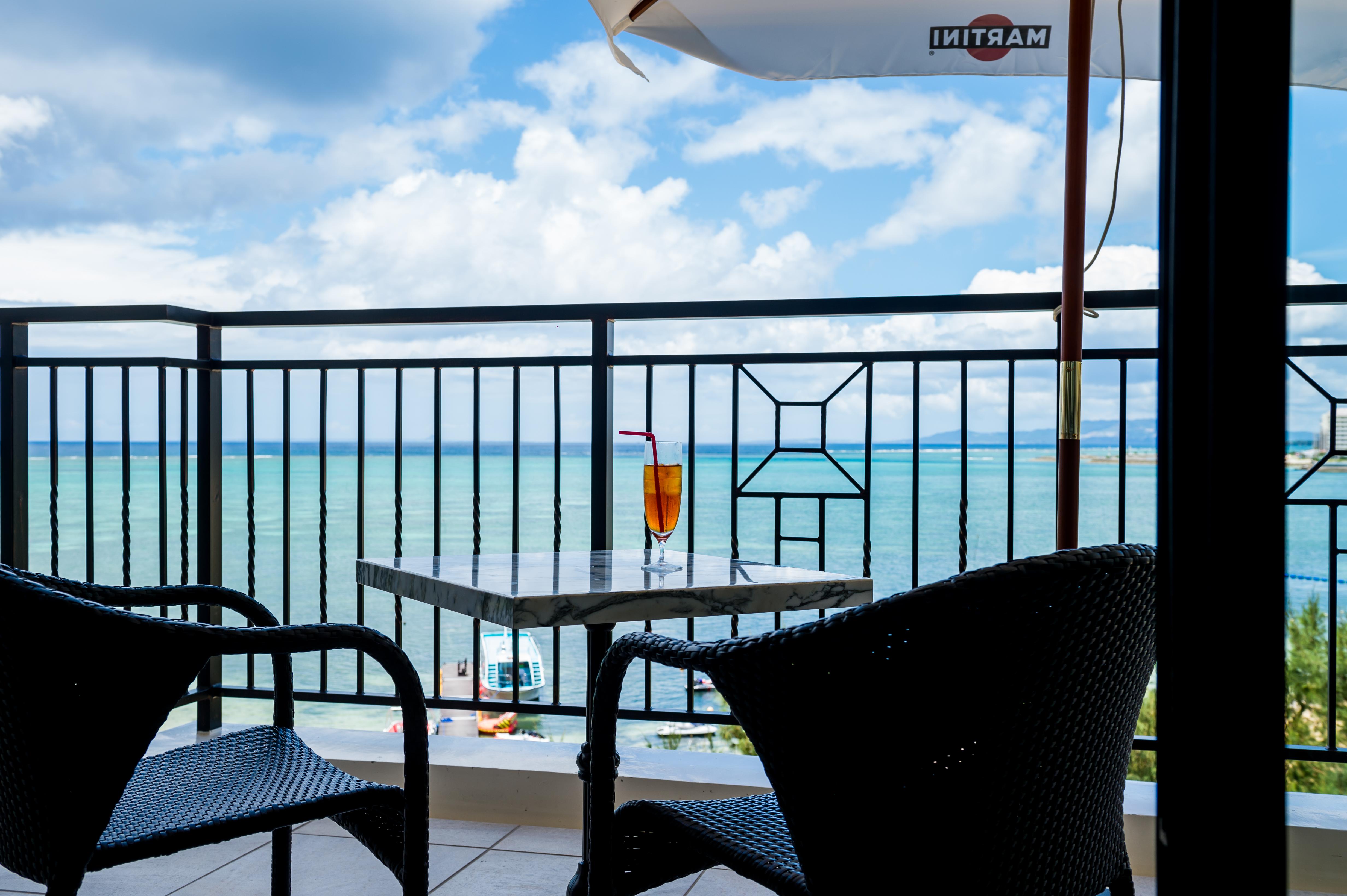 Hotel Monterey Okinawa Spa & Resort Onna Exterior foto View from the balcony of a hotel room