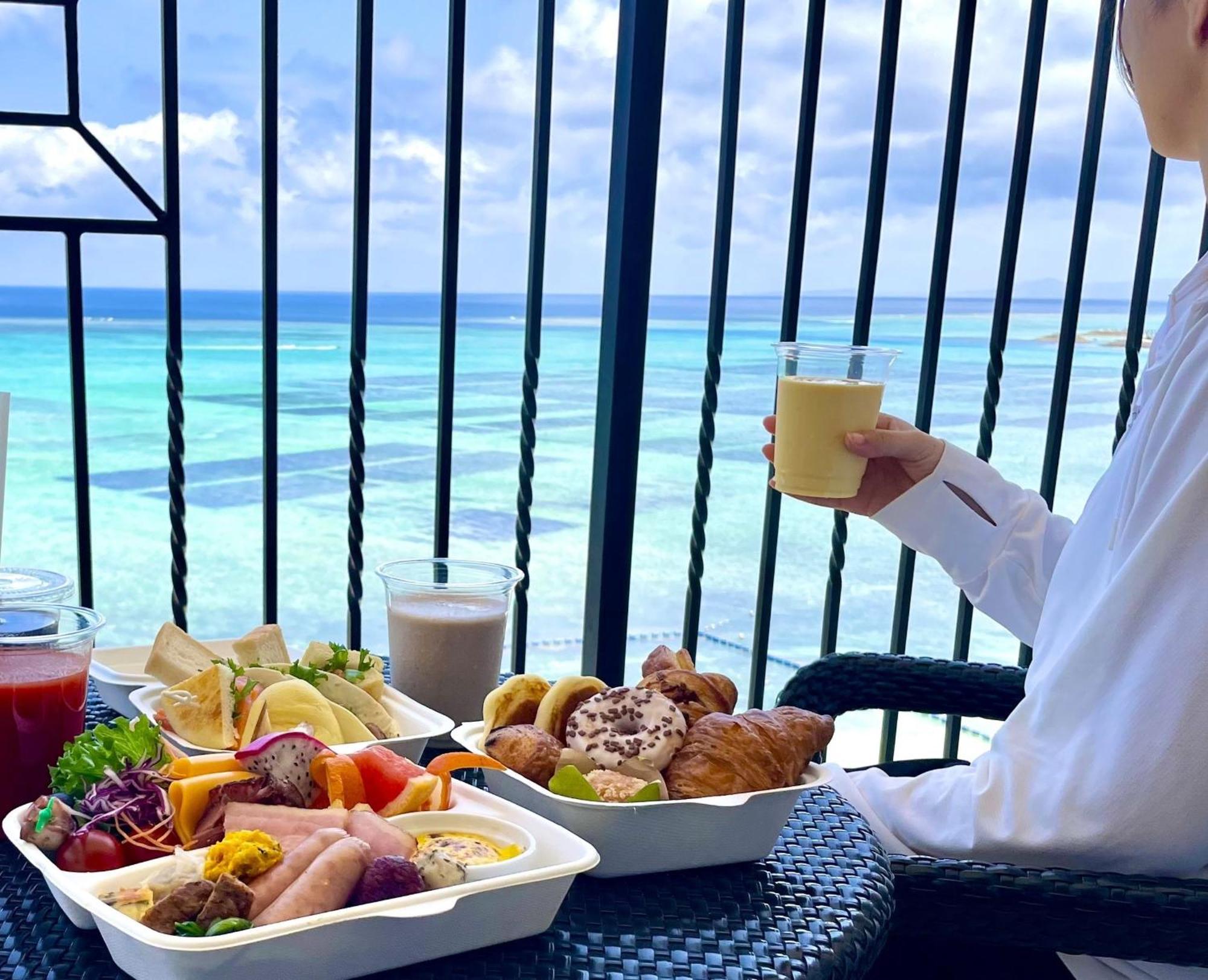 Hotel Monterey Okinawa Spa & Resort Onna Exterior foto Breakfast at the hotel
