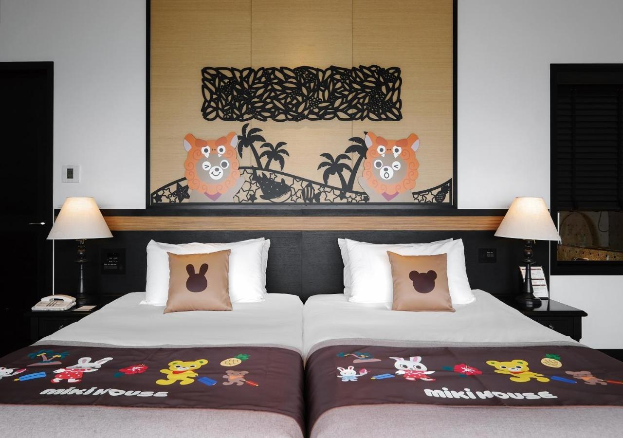Hotel Monterey Okinawa Spa & Resort Onna Exterior foto A room at the hotel
