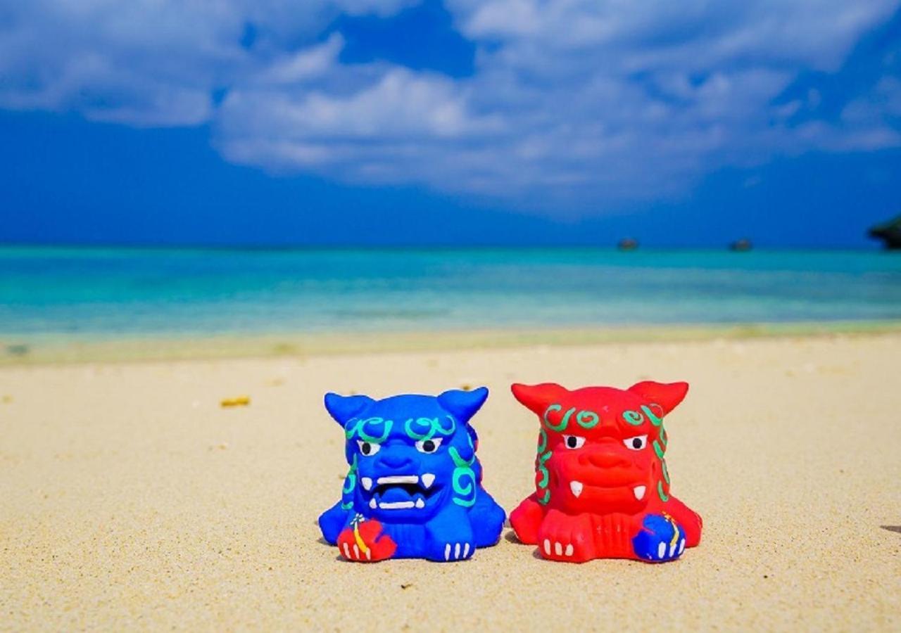 Hotel Monterey Okinawa Spa & Resort Onna Exterior foto Shisa statues on the beach of Okinawa