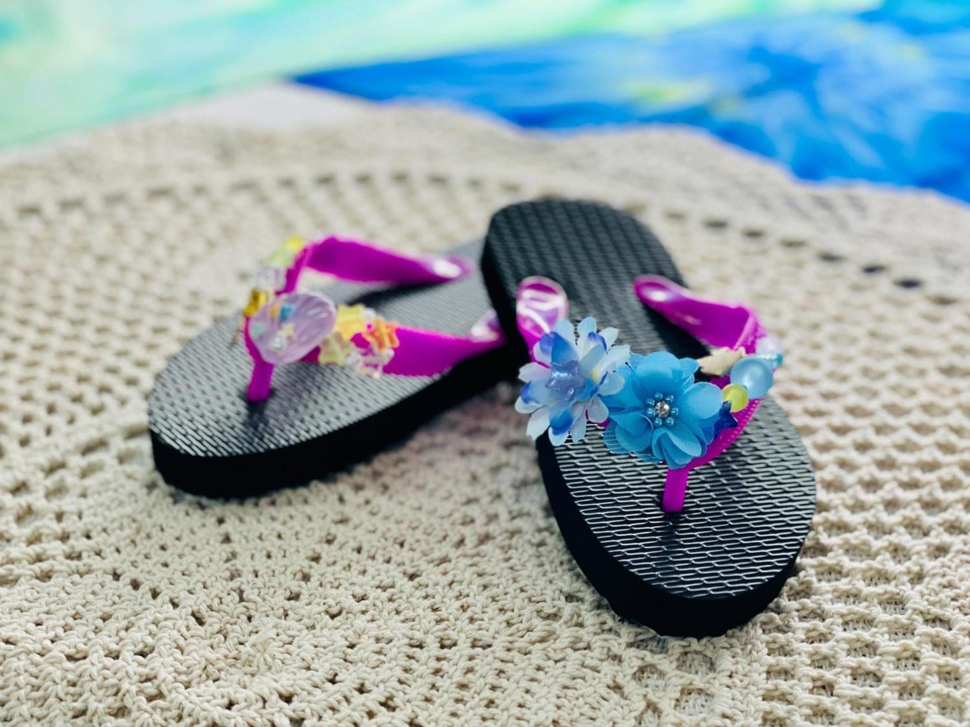 Hotel Monterey Okinawa Spa & Resort Onna Exterior foto Flip-flops