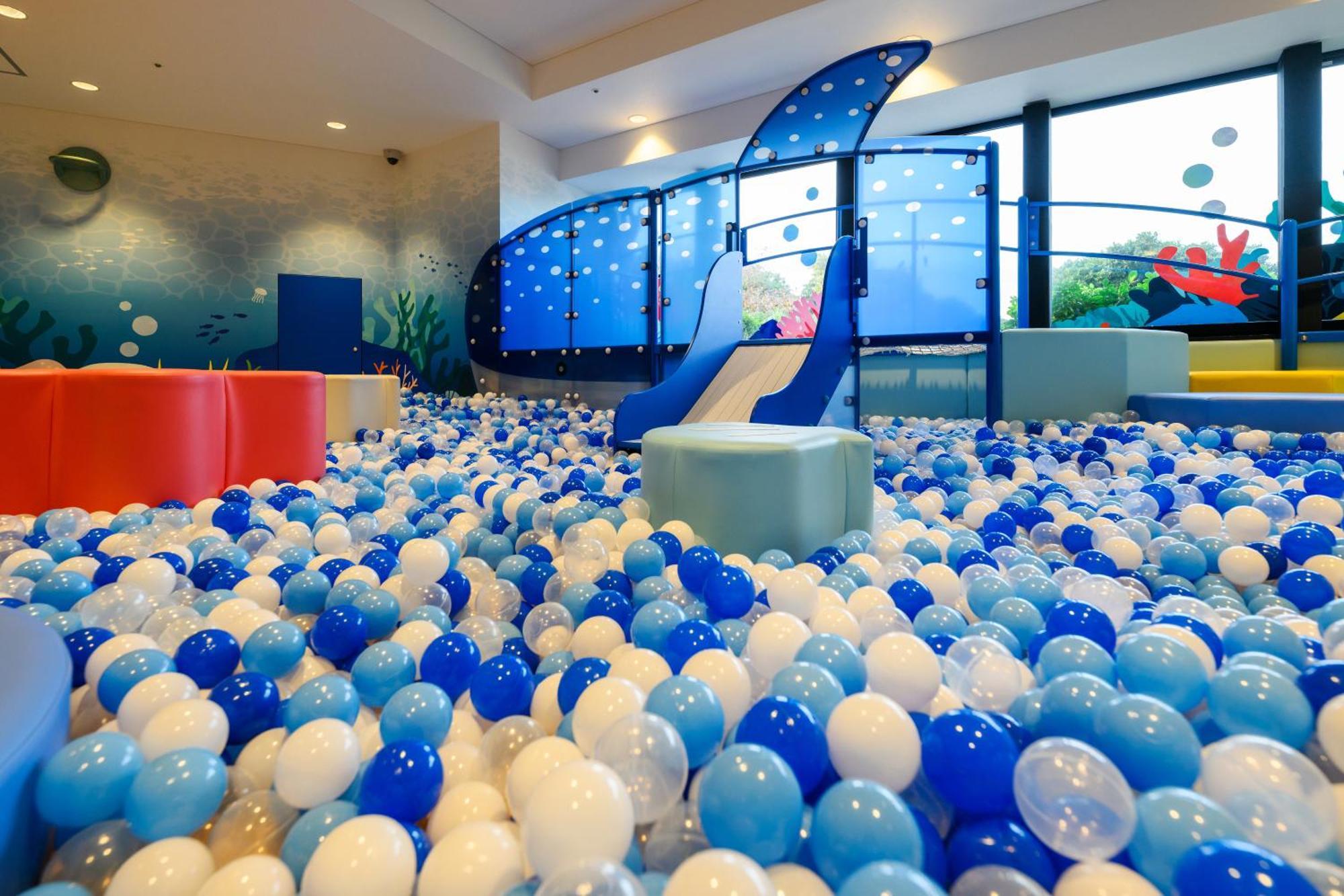 Hotel Monterey Okinawa Spa & Resort Onna Exterior foto Ball pit at the Children's Museum of Indianapolis